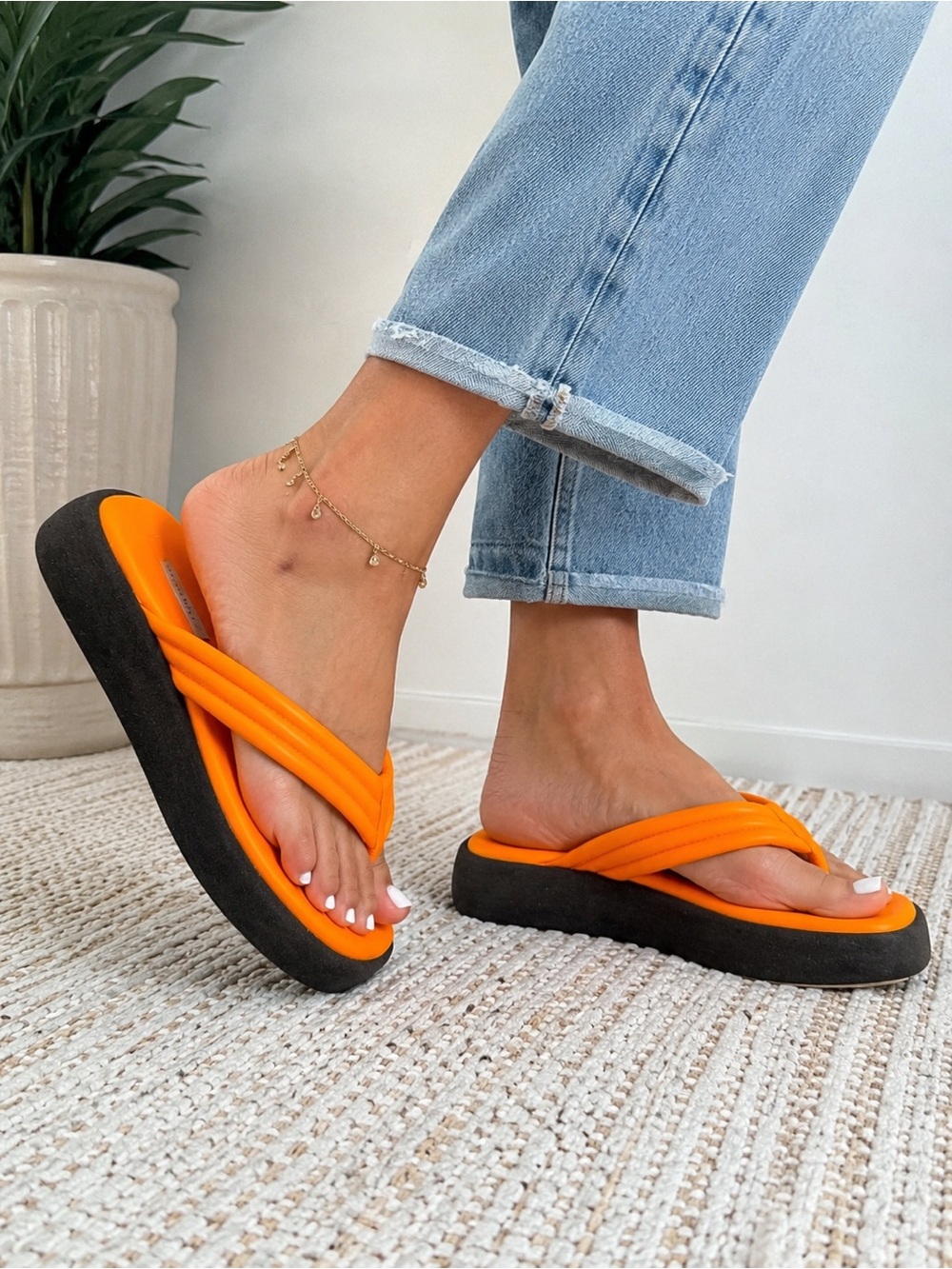 Gianni Bini Wesley Leather Thong Platform Sandals Citral Orange Size 9